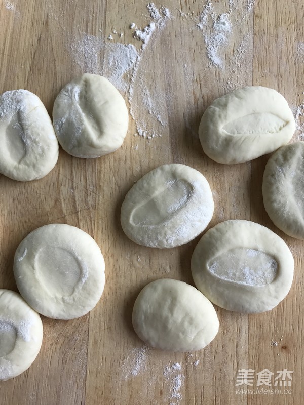 The Quick Noodles Made in Summer--celery and Shrimp Meat Buns recipe