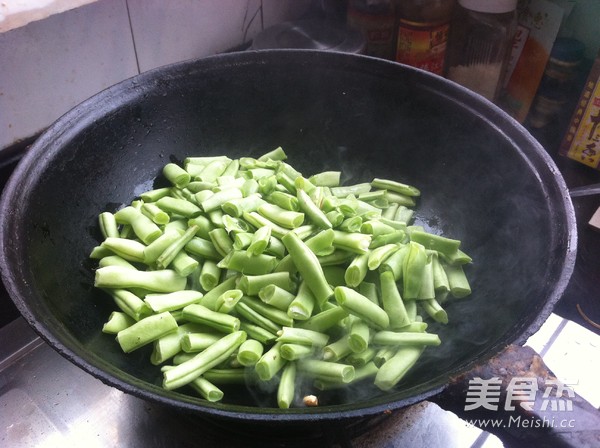 Fried Kidney Beans with Pork recipe