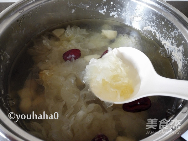 Water Chestnut and White Fungus Sweet Soup recipe