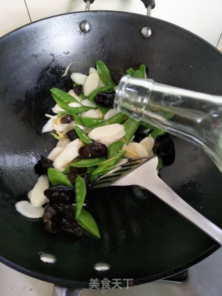 Fried Yam with Snow Peas recipe