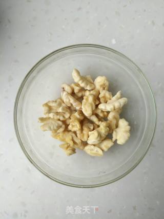 Spinach with Walnuts recipe