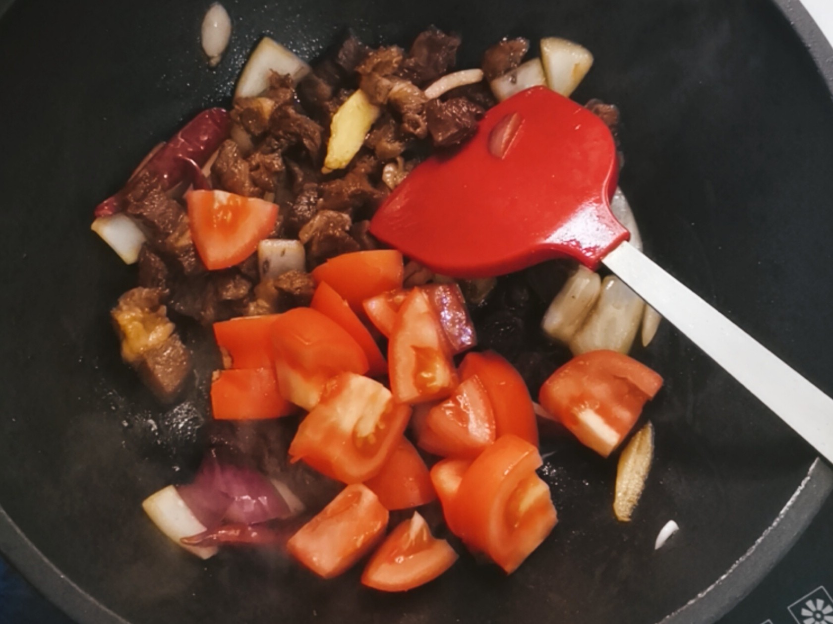 Super Easy to Make Sirloin in Tomato Sauce at Home for A Warm Winter recipe