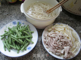 Fried Noodles with Pork and Beans recipe