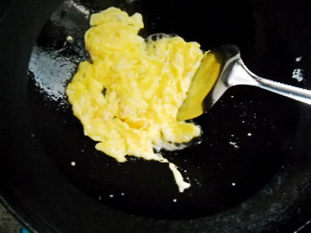 Scrambled Eggs with Tomato and Loofah recipe