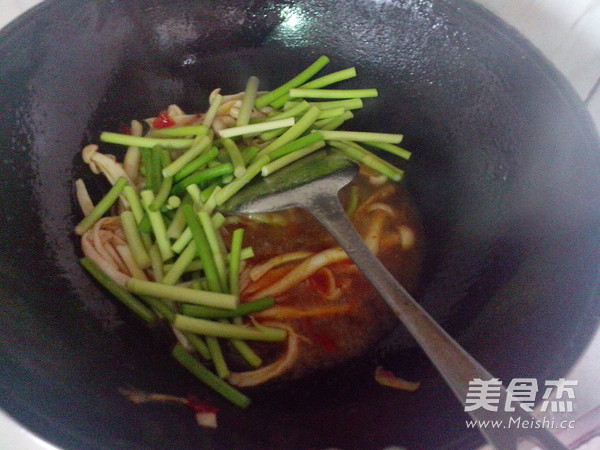 Stir-fried Seafood Mushroom with Garlic Moss recipe