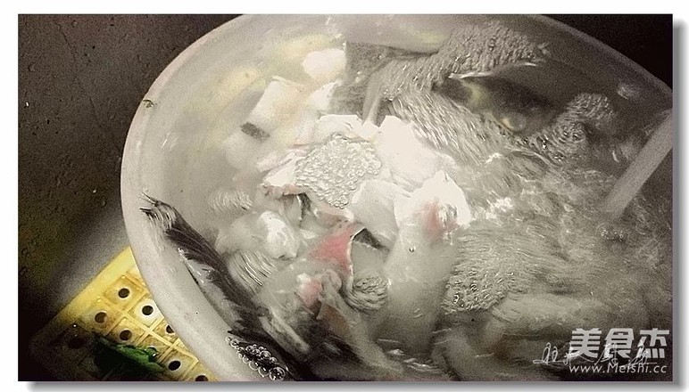 Green Pepper and Frog Fish Hot Pot recipe