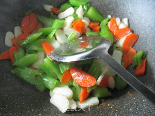 Stir-fried Celery with Carrots and Water Chestnuts recipe