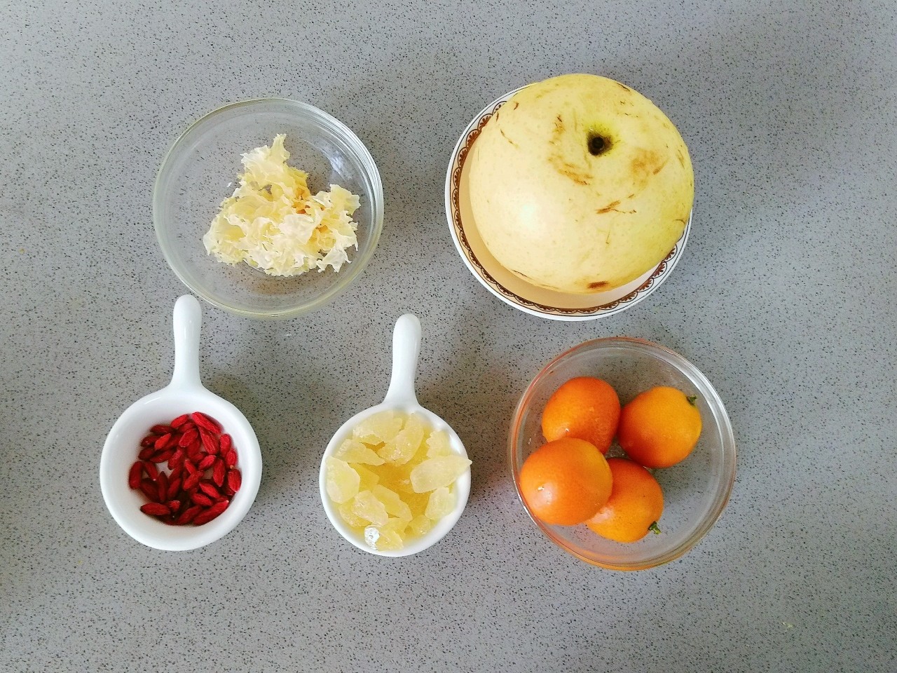 Common People's Bird's Nest, White Fungus and Snow Pear Soup recipe