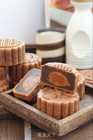 Mooncake with Brown Sugar Bean Paste and Egg Yolk recipe