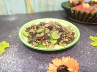 Cucumber Beef Sautéed with Onions recipe