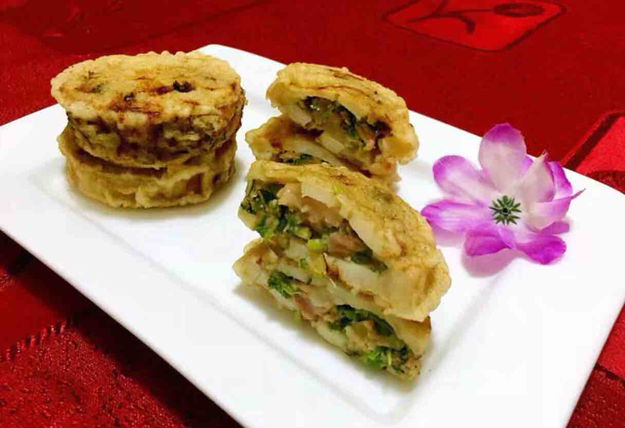 Fried Lotus Root Tongs with Fresh Meat and Coriander recipe