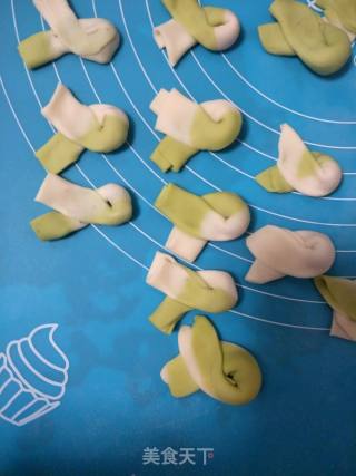 Wonton Noodles with Shrimp Scarf recipe