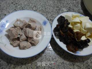 Braised Pork Ribs with Black Fungus and Zizania recipe
