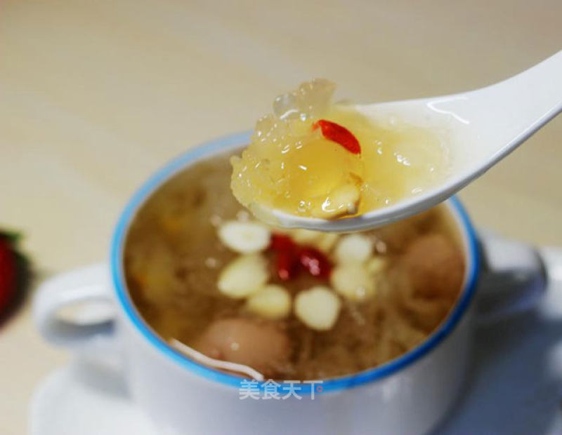 Must Drink in Haze Days, Lung-living Dessert, Snow Lotus Seed, White Fungus and Almond Soup