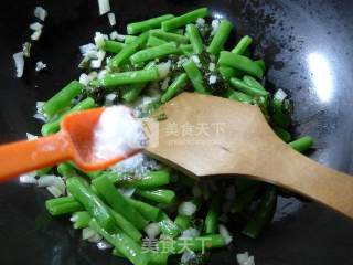 Stir-fried Plum Beans with Pickled Cabbage recipe