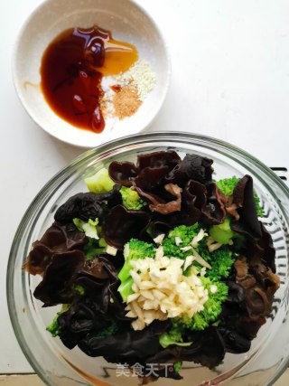 Broccoli with Fungus recipe