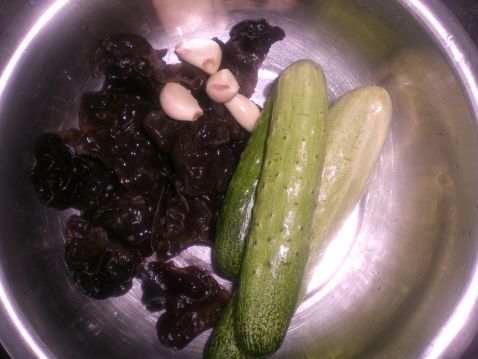 Fungus Mixed with Cucumber recipe
