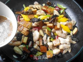 Stir-fried Chicken with Spicy Dried Fungus recipe