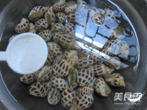 Baked Snails with Ginger, Onion and Garlic recipe