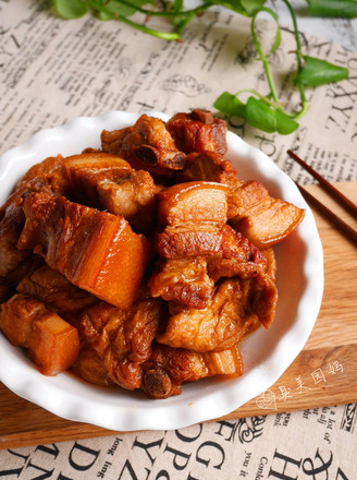 Sauce-flavored Pork Belly Roasted Vegetarian Chicken recipe
