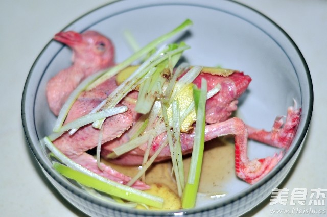 Steamed Pigeon with Bamboo Fungus and Egg recipe