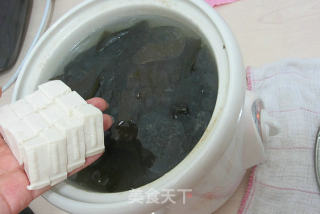 Seaweed Tofu Pork Bone Soup recipe