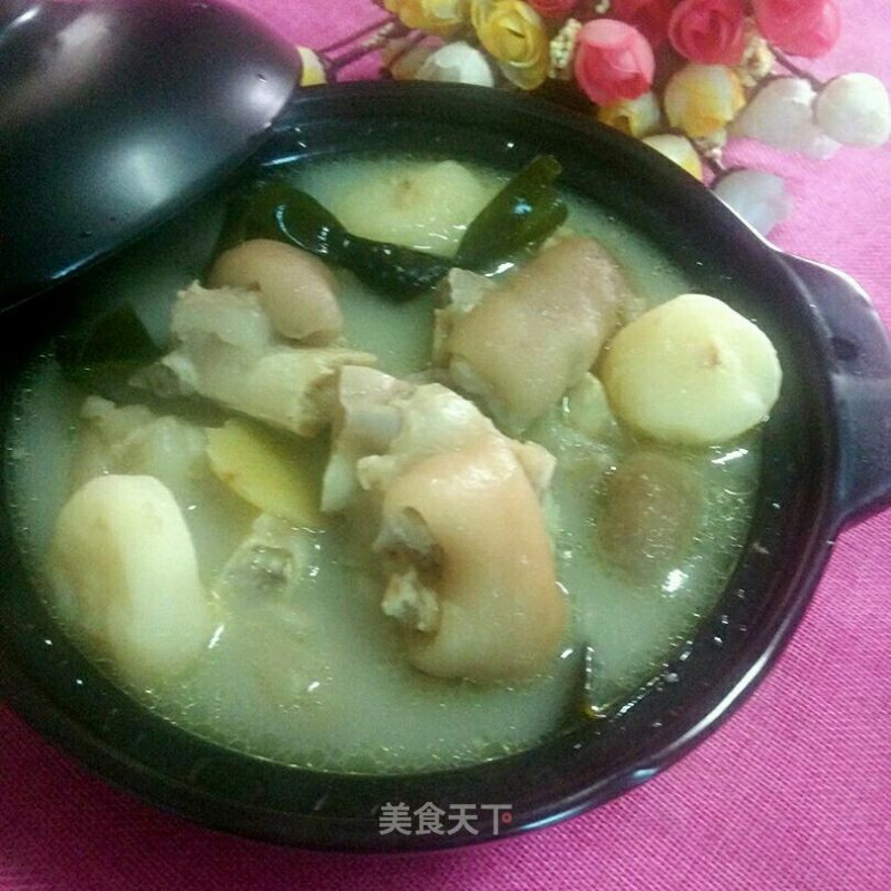 Kelp and Water Chestnut Pork Knuckle Soup recipe