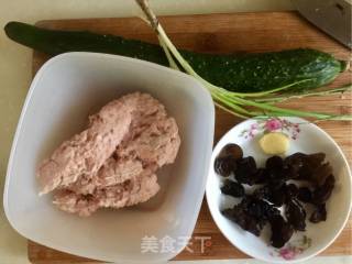 Cucumber Fungus Meatball Soup recipe