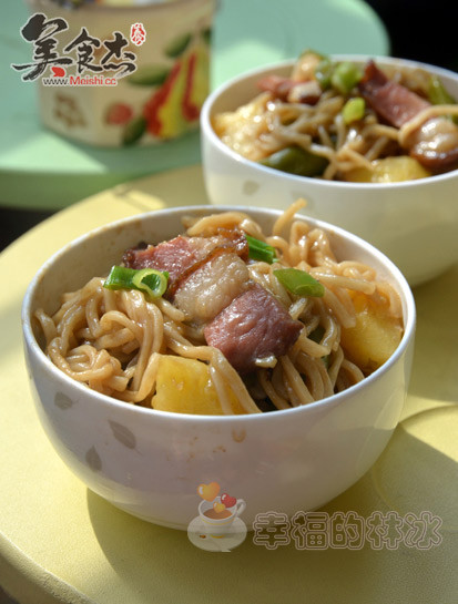 Braised Noodles with Bacon, Potatoes and Beans recipe