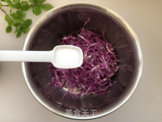 Camellia Oil Mixed with Purple Cabbage recipe