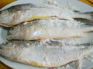 Braised Yellow Croaker in Sauce recipe