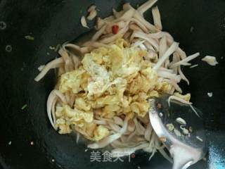 Scrambled Eggs with Pleurotus Eryngii recipe