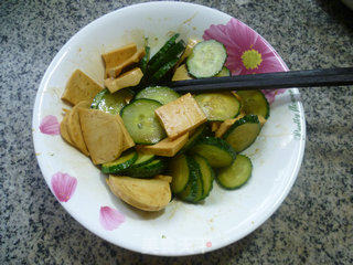Vegetarian Chicken with Cucumber recipe