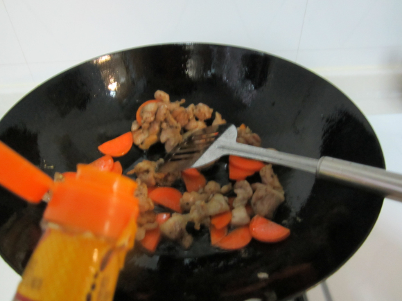 Stir-fried Chicken with Carrots recipe