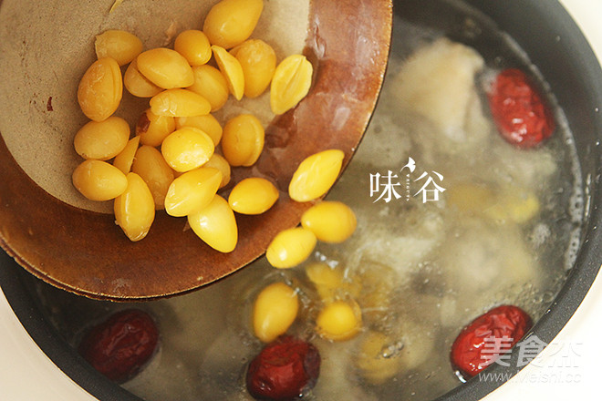 Ginkgo Stewed Chicken Soup for Nourishing Lungs and Relieving Cough recipe