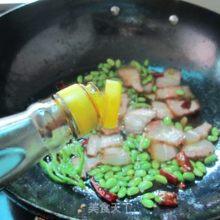 Stir-fried Bacon with Fresh Soybeans recipe