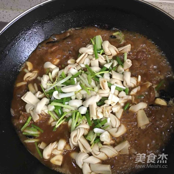 Braised Bean Knot with Pork Ribs recipe