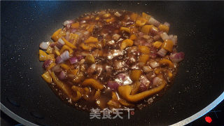 Salmon with Onion and Black Pepper Sauce recipe