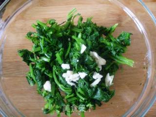 One of Ten Ways to Eat Celery Leaves [celery Leaves and Nuts] recipe