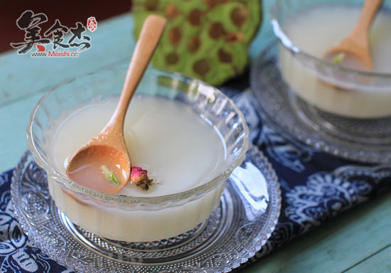 White Fungus and Lotus Seed Soup recipe