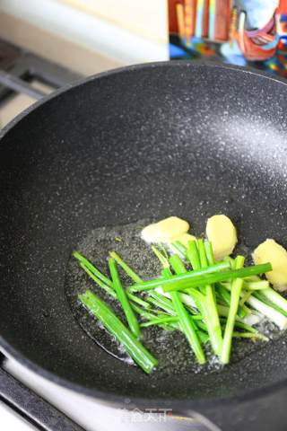 Stir-fried Shrimp Balls with Scallion and Salt recipe