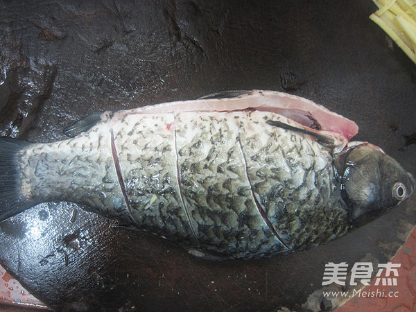 Steamed Crucian Carp with Olive Horn recipe