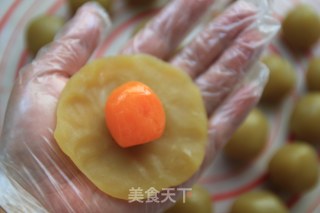 Mooncake with Lotus Seed Paste and Egg Yolk recipe