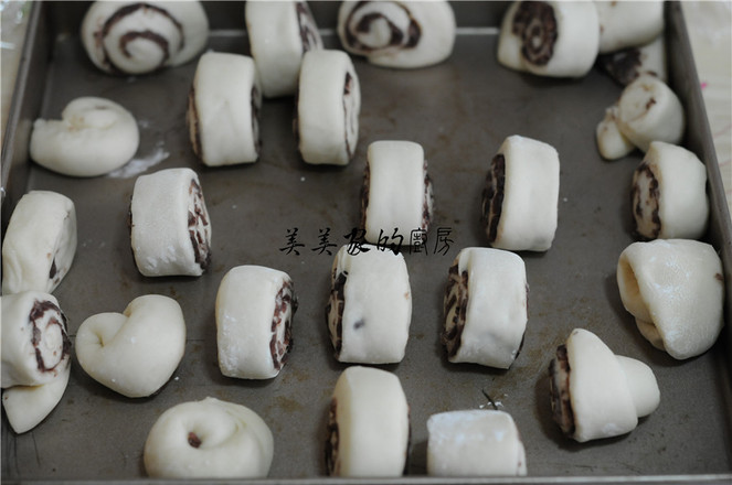 Little Red Bean Roll recipe