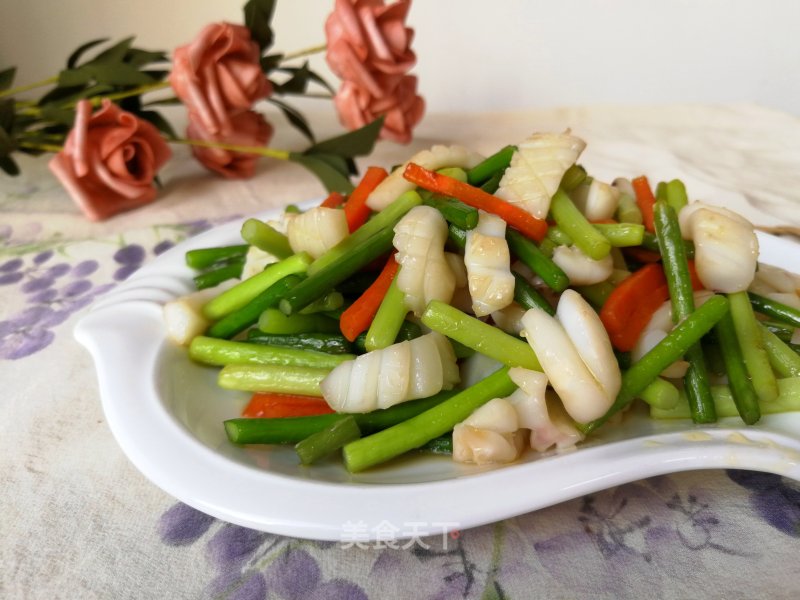 Stir-fried Cuttlefish with Garlic Moss recipe