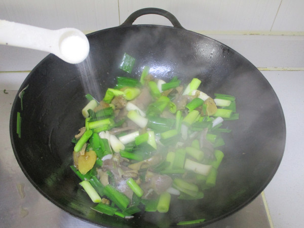 Stir-fried Chicken Miscellaneous with Green Garlic recipe