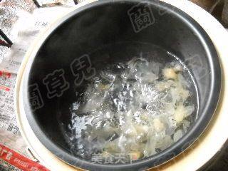 Red Dates, Green Beans and Tremella Soup recipe