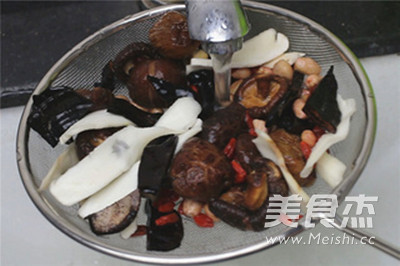 Guangdong Old Fire Soup-maca Mushroom and Wolfberry Soup recipe