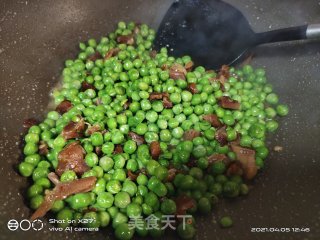 Spicy Chicken Stir-fried Peas recipe