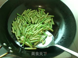 Stir-fried Pork Strips with Beans recipe